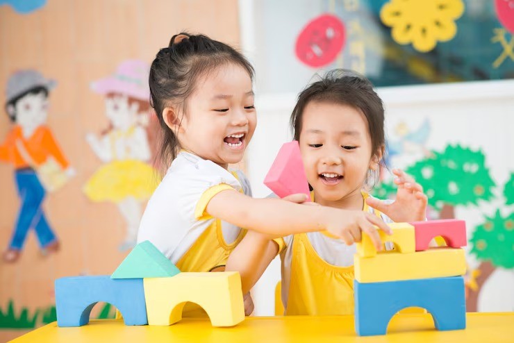 tanda anak siap masuk TK, kesiapan anak ke TK, perkembangan anak usia 4 tahun, anak masuk taman kanak-kanak, parenting anak usia dini, tips masuk TK